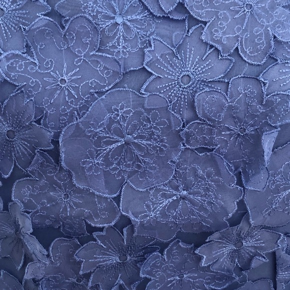 BEAUTIFUL SILK TOP WITH RUFFLED FLOWERS SIZE 6, SIDE ZIPPER-PERIWINKLE COLOR - Picture 6 of 11